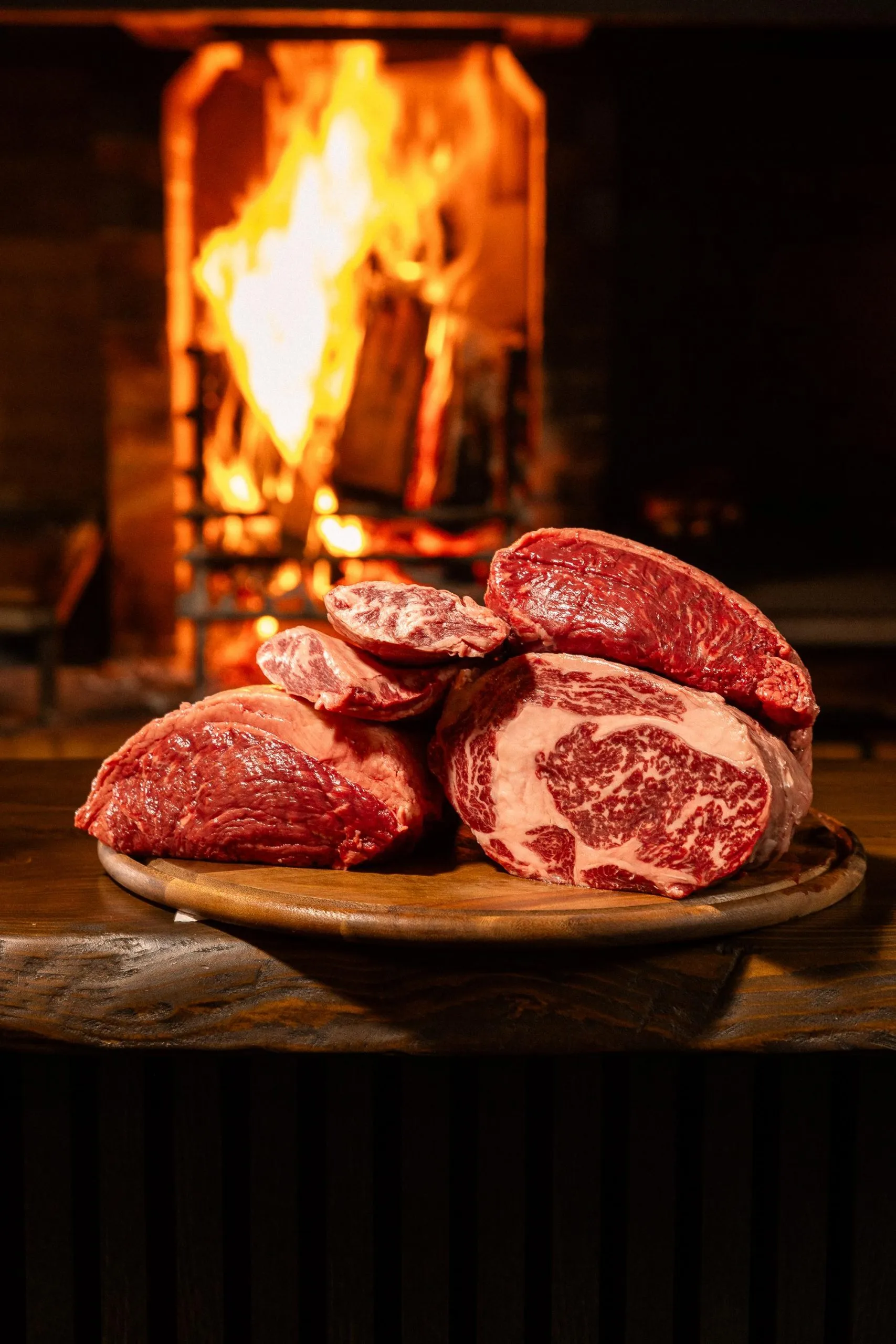 Tagli premium sulla parrilla a legna